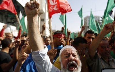 Le Hamas manifeste à Gaza pour défendre le site du mont du Temple - 17 octobre 2014 (Crédit : MOHAMMED ABED / AFP)