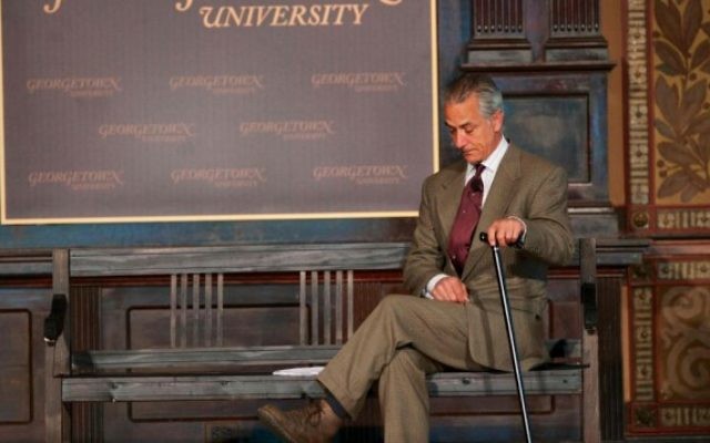 David Strathairn dans la production de l'Université de Georgetown « Souvenez-vous : Marche Avec Jan Karski." (Crédit : Rafael Suanes / Georgetown Univ.) David Strathairn dans la production de l'Université de Georgetown « Souvenez-vous : Marche Avec Jan Karski." (Crédit : Rafael Suanes / Georgetown Univ.)