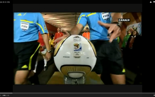 Ballon de football (Crédit : Capture d'écran YouTube) Ballon de football (Crédit : Capture d'écran YouTube)