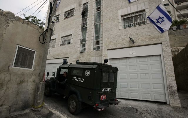 Beit Yehonatan, un immeuble acquis par Ateret Kohanim dans le quartier palestinien de Silwan (Crédit : Abir Sultan/Flash 90)