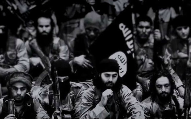 Capture d'écran de la vidéo "Flames of War" postée le vendredi 19 septembre 2014 probablement par des membres de l'Etat islamique (Crédit : Capture d'écran YouTube)