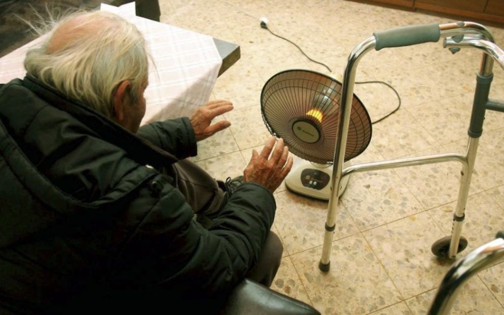 Uu survivant de la Shoah en 2009 (Crédit : Edi Israel/Flash90) Uu survivant de la Shoah en 2009 (Crédit : Edi Israel/Flash90)
