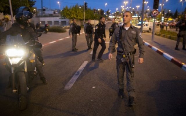 Des troupes israéliennes à Jérusalem-Est (Crédit : Yonatan Sindel/Flash90)