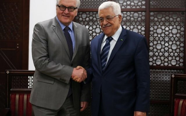 Frank-Walter Steinmeier et Mahmoud Abbas à Ramallah (Crédit : ABBAS MOMANI / AFP) Frank-Walter Steinmeier et Mahmoud Abbas à Ramallah (Crédit : ABBAS MOMANI / AFP)