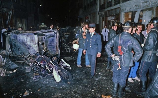Scène de l'attentat contre la synagogue de la rue de Copernic, à Paris, en 1980. (Crédit : AFP) Scène de l'attentat contre la synagogue de la rue de Copernic, à Paris, en 1980. (Crédit : AFP)