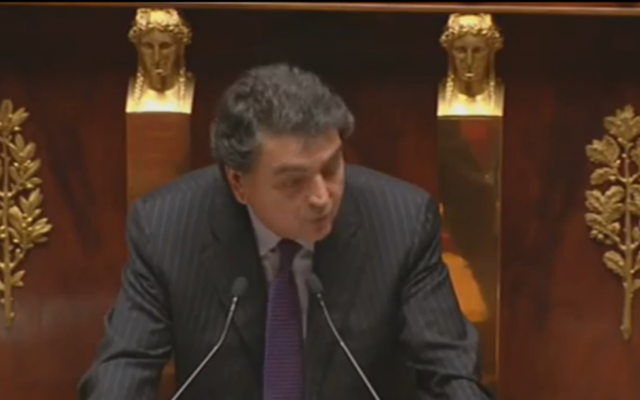 Le député LR Pierre Lellouche à l'Assemblée nationale française. (Crédit : capture d’écran LCP) Le député LR Pierre Lellouche à l'Assemblée nationale française. (Crédit : capture d’écran LCP)