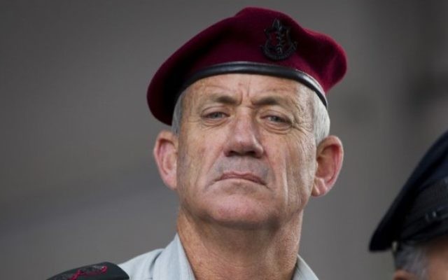 Benny Gantz, alors chef d'Etat-major de Tsahal, en novembre 2014. (Crédit : Miriam Alster/Flash90)