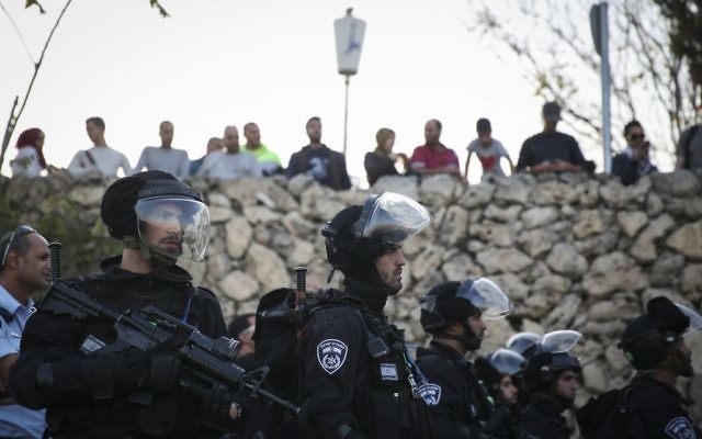 Des garde-frontières israéliens à Jérusalem-Est - 12 novembre 2014 (Crédit : Flash 90) Des garde-frontières israéliens à Jérusalem-Est - 12 novembre 2014 (Crédit : Flash 90)