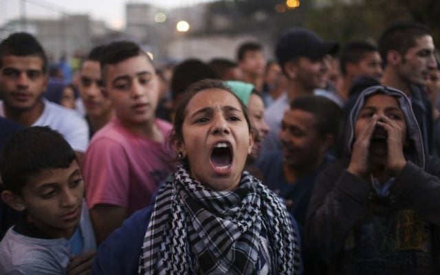 Manifestation palestinienne à Issawiya, à Jérusalem-Est, le 12 novembre 2014 (Crédit : Hadas Parush/Flash90). Manifestation palestinienne à Issawiya, à Jérusalem-Est, le 12 novembre 2014 (Crédit : Hadas Parush/Flash90).