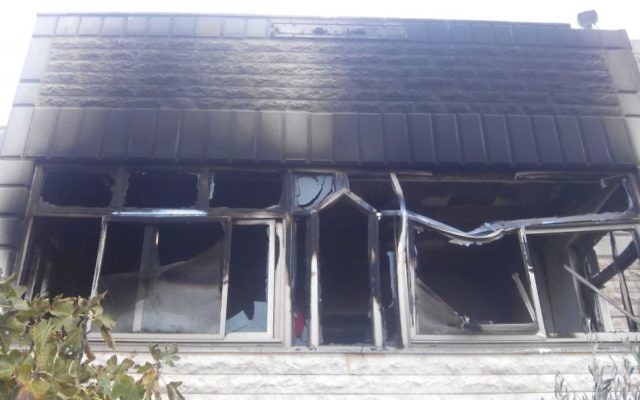 Maison incendiée à Khirbet Abu Falah le 23 novembre 2014. (Crédit : Courtesy/Rabbis for Human Rights) Maison incendiée à Khirbet Abu Falah le 23 novembre 2014. (Crédit : Courtesy/Rabbis for Human Rights)