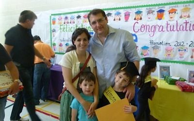 Julie et Nathanael Weill avec leurs fils Eytan et Lior en 2013. (Crédit : autorisation)