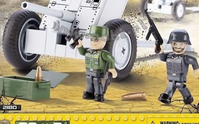 Figurines de soldats allemands de la Seconde Guerre mondiale de la marque Cobi (Crédit : Capture d'écran Cobi)