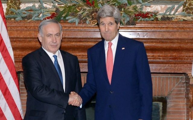 John Kerry, alors secrétaire d'Etat américain, et le Premier ministre Benjamin Netanyahu à Rome, le 15 décembre 2014. (Crédit : Amos Ben Gershom/GPOFlash90) John Kerry, alors secrétaire d'Etat américain, et le Premier ministre Benjamin Netanyahu à Rome, le 15 décembre 2014. (Crédit : Amos Ben Gershom/GPOFlash90)