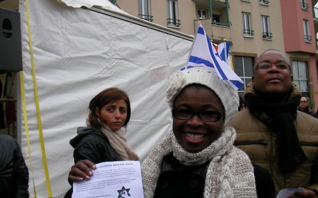 Les habitants de Créteil pour lutter contre l'antisémitisme - 7 décembre 2014 (Crédit : Henri Bettan/Times of Israel) Les habitants de Créteil pour lutter contre l'antisémitisme - 7 décembre 2014 (Crédit : Henri Bettan/Times of Israel)