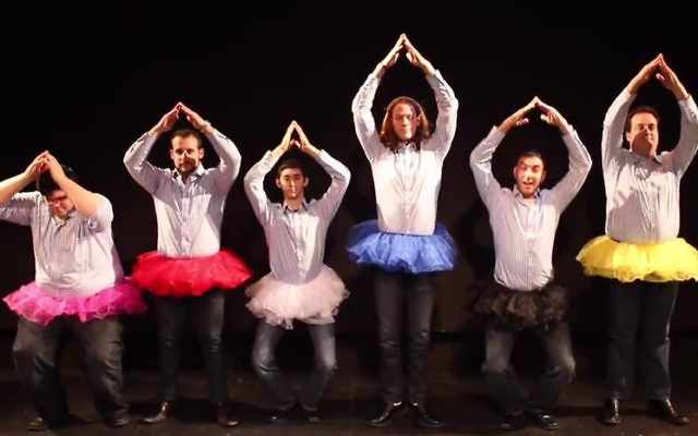 Membres de Six13 dans leur vidéo de Hanukka 'Shake It Off'. (Capture d'écran YouTube)