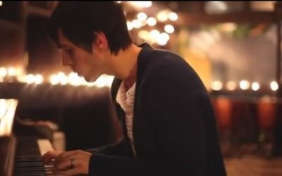 Cloverton dans la vidéo de la bande pour 'Hallelujah' (Crédit : Youtube capture d'écran)