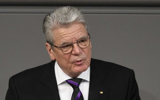 Le président allemand, Joachim Gauck, lors de son discours au Bundestag le 27 janvier 2015 pour commémorer les victimes de l'Holocauste (Crédit :  AFP / TOBIAS SCHWARZ)