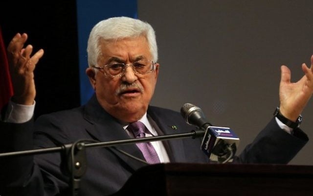 Le président de l'AP Mahmoud Abbas au cours d'un discours à Ramallah, le 4 janvier 2015 (Crédit : AFP/ ABBAS MOMANI) Le président de l'AP Mahmoud Abbas au cours d'un discours à Ramallah, le 4 janvier 2015 (Crédit : AFP/ ABBAS MOMANI)