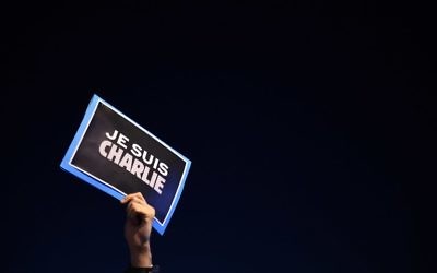 Manifestation de soutien après l'attentat contre les locaux de Charlie Hebdo - 7 janvier 2015 (Crédit : AFP)
