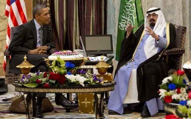 La rencontre entre le président américain, Barack Obama et le roi Abdallah d'Arabie Saoudite, le 28 mars 2014, en Arabie Saoudite (Crédit : SAUL LOEB / AFP) La rencontre entre le président américain, Barack Obama et le roi Abdallah d'Arabie Saoudite, le 28 mars 2014, en Arabie Saoudite (Crédit : SAUL LOEB / AFP)