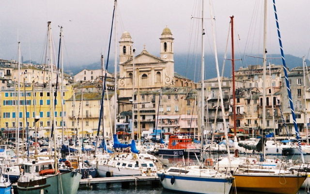 Vue sur le port de Bastia, en Corse (Crédit : domaine public)