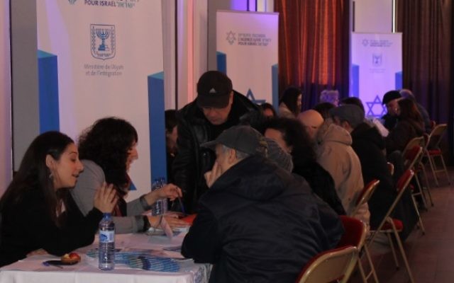 Des centaines de juifs français au salon de l'Alyah - 11 janvier 2015 (Crédit : Eliaou Zenou)