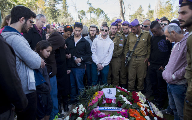 Funérailles du capitaine Yochai Kalangel, 25 ans, au cimetière militaire du mont Herzl à Jérusalem - 29 janvier 2015 (Crédit : Flash 90)