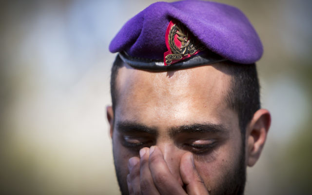 Funérailles du capitaine Yochai Kalangel, 25 ans, au cimetière militaire du mont Herzl à Jérusalem - 29 janvier 2015 (Crédit : Flash 90)