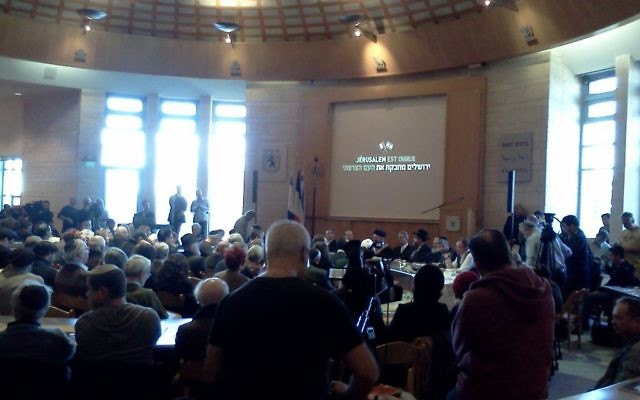 Rassemblement à la mairie de Jérusalem - 11 janvier 2015 (Crédit : Times of Israël) Rassemblement à la mairie de Jérusalem - 11 janvier 2015 (Crédit : Times of Israël)