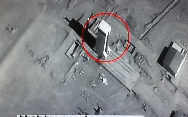 Une image satellite diffusée par la Deuxième chaîne le 21 Janvier 2015 montre un missile à longue portée iranien sur une rampe de lancement en dehors de Téhéran. (Crédit : capture d'écran de la Deuxième chaîne) Une image satellite diffusée par la Deuxième chaîne le 21 Janvier 2015 montre un missile à longue portée iranien sur une rampe de lancement en dehors de Téhéran. (Crédit : capture d'écran de la Deuxième chaîne)