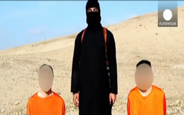 Vidéo de l'Etat islamique avec les otages japonais (Crédit : Capture d'écran YouTube/Euronews) Vidéo de l'Etat islamique avec les otages japonais (Crédit : Capture d'écran YouTube/Euronews)