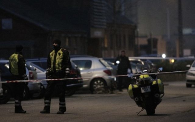 Des policiers sécurisent la scène de l'attentat terroriste contre un centre culturel à Copenhague - 14 février 2015 (Crédit : AFP PHOTO / MARTIN SYLVEST / SCANPIX)) Des policiers sécurisent la scène de l'attentat terroriste contre un centre culturel à Copenhague - 14 février 2015 (Crédit : AFP PHOTO / MARTIN SYLVEST / SCANPIX))