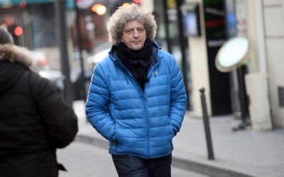 Eli Chouraqui avant la cérémonie d'hommage à Roger Hanin, le 12 février 2015. (Crédit : Stéphane de Sakutin/AFP)