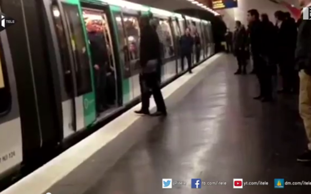 Incident raciste à la station Richelieu Drouot avant le match PSG-Chelsea (Crédit Capture d'écran : Youtube/Itélé/The Guardian)