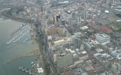 Vue aérienne sur la ville de Durban (Crédit : Wikimedia communs)