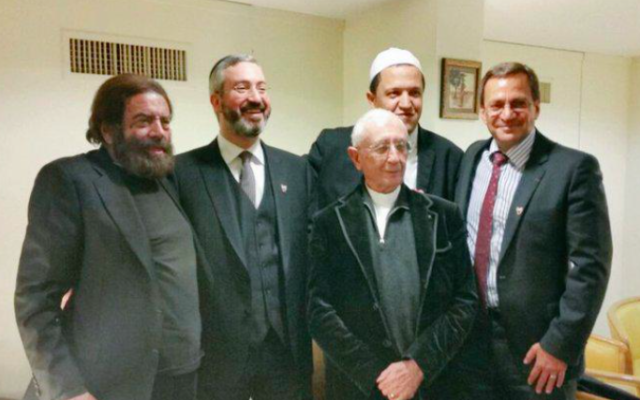 Capture d’écran du président du CREFOM, Patrick Karam, l'imam de Drancy, le père Alain de la Morandais, le rabbin Moshe Sabag et Marek Halter au Bahrein - le 11 mars (Crédit : Compte officiel du Conseil représentatif des Français d'Outre-mer) Capture d’écran du président du CREFOM, Patrick Karam, l'imam de Drancy, le père Alain de la Morandais, le rabbin Moshe Sabag et Marek Halter au Bahrein - le 11 mars (Crédit : Compte officiel du Conseil représentatif des Français d'Outre-mer)