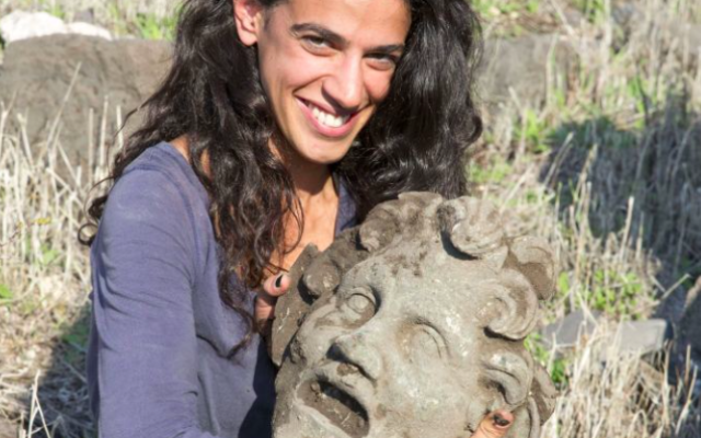 Un masque du Dieu Pan découvert en Israël (Crédit : Autorisation Haifa University)