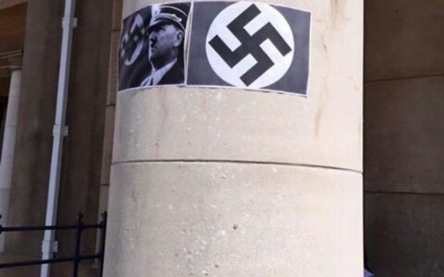 Les images d'une croix gammée et d'Hitler affichée à l'université de Cape Town en Afrique du Sud le 18 mars 2015 (Crédit : Autorisation Saujs Cape Town) Les images d'une croix gammée et d'Hitler affichée à l'université de Cape Town en Afrique du Sud le 18 mars 2015 (Crédit : Autorisation Saujs Cape Town)