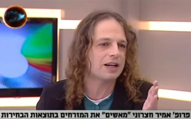 Amir Hetsroni sur la Deuxième chaîne, le 22 mars 2015 (Crédit : Capture d'écran Deuxième chaîne)
