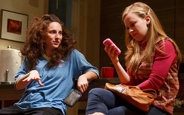 Une scène de la pièce Bad Jews (Crédit : Autorisation de Roundabout Theatre Company)