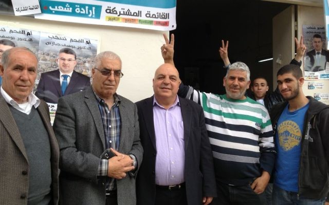Volontaires de la Liste (arabe) unie à Umm al-Fahm, le 17 mars 2015 (Crédit : Elhanan Miller/Times of Israel) Volontaires de la Liste (arabe) unie à Umm al-Fahm, le 17 mars 2015 (Crédit : Elhanan Miller/Times of Israel)