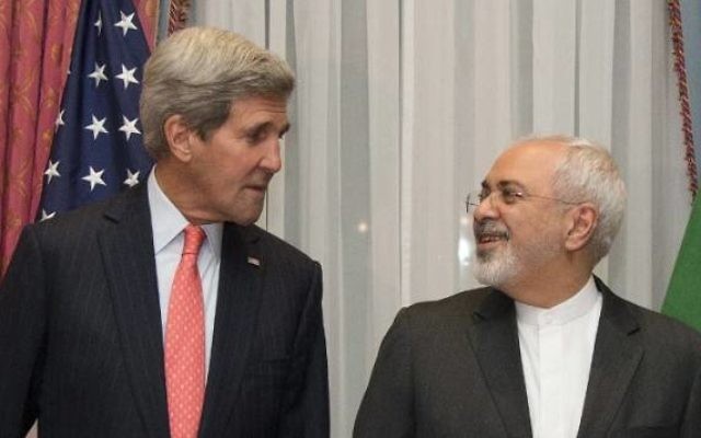 John Kerry et Mohammad Javad Zarif, le 2 avril 2015 (Crédit photo: AFP/Brian Snyder) John Kerry et Mohammad Javad Zarif, le 2 avril 2015 (Crédit photo: AFP/Brian Snyder)
