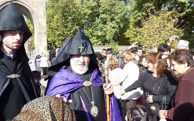 Le chef de l'Eglise arménienne, le catholicos Karékine II (Crédit : Moreau.henri/Wikimedia commons)