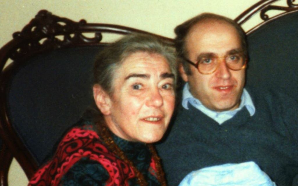 La mère Marie Jalowicz Simon et son fils Hermann Simon en février 1989 (Crédit : Autorisation) La mère Marie Jalowicz Simon et son fils Hermann Simon en février 1989 (Crédit : Autorisation)