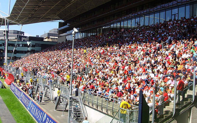 Les supporters du FC Utrecht. Illustration (Crédit : Geüpload porte Luctor/CC BY-SA 3.0/Wikimedia Commons) Les supporters du FC Utrecht. Illustration (Crédit : Geüpload porte Luctor/CC BY-SA 3.0/Wikimedia Commons)