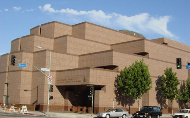 Le centre Simon Wiesenthal à Los Angeles (Crédit : Creative Commons/ Wikimedia/ Simon Wiesenthal Center) Le centre Simon Wiesenthal à Los Angeles (Crédit : Creative Commons/ Wikimedia/ Simon Wiesenthal Center)
