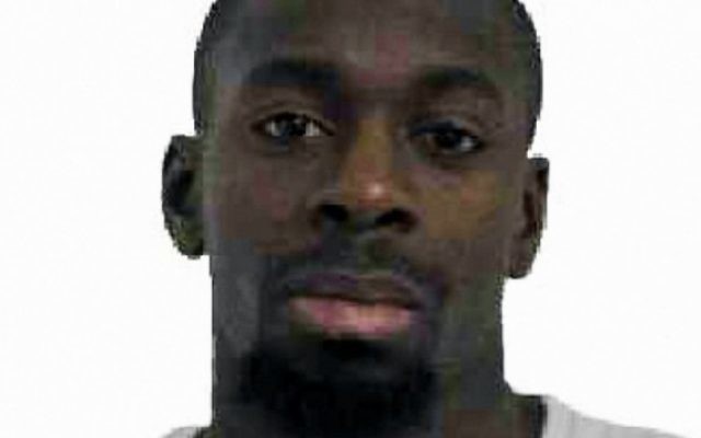 La police française a publié cette photo d'Amédy Coulibaly, soupçonné d'avoir tué une policière à Montrouge le 8 janvier 2015, et quatre personnes dans un supermarché casher à Paris le 9 janvier 2015. (Crédit photo: AFP / Police française) La police française a publié cette photo d'Amédy Coulibaly, soupçonné d'avoir tué une policière à Montrouge le 8 janvier 2015, et quatre personnes dans un supermarché casher à Paris le 9 janvier 2015. (Crédit photo: AFP / Police française)