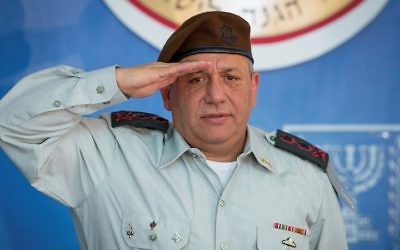 Gadi Eizenkot, chef d'Etat-major de l'armée israélienne, pendant la cérémonie de Yom HaZikaron, la journée du souvenir, le 21 avril 2015. (Crédit : Flash90)