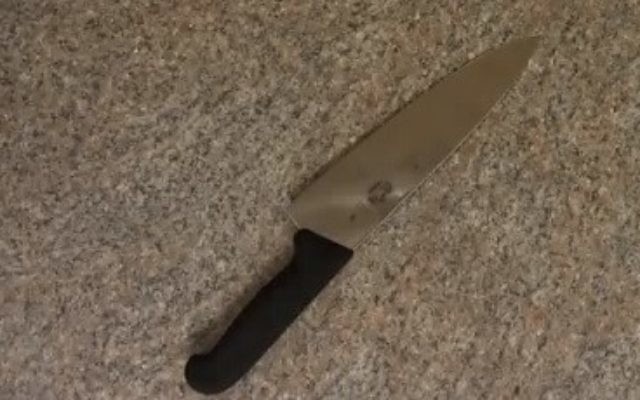 L'agresseur s'est servi d'un couteau (Crédit : Capture d'écran YouTube)