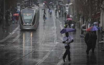 Photo illustrative de pluie à Jérusalem (Crédit : Hadas Parush/Flash90)